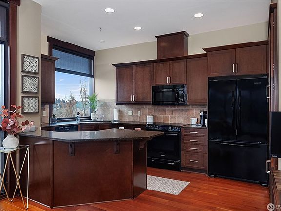 5th image of 1018 Capitol Way S #5A