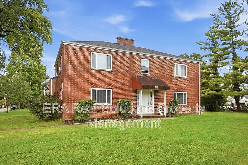 81 N Hampton Rd — Photo 4