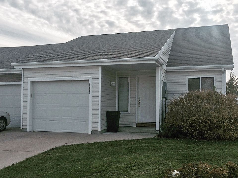1st image of 1221 Newfoundland Dr