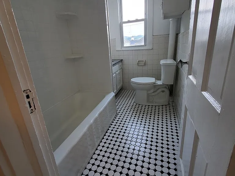 1419 Windsor Ave #5 — Photo 9