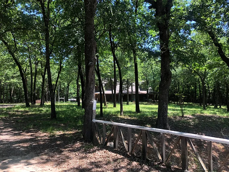 1229 Garza Ln — Photo 9