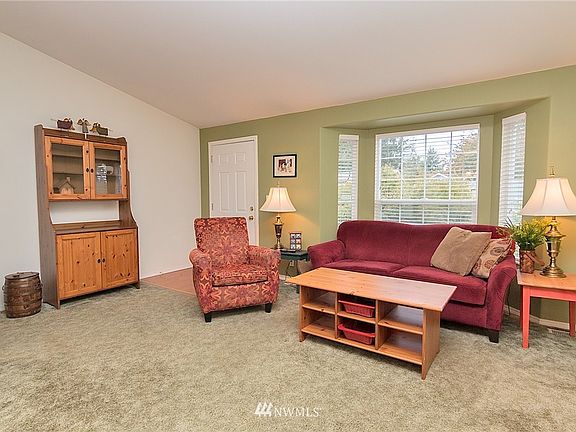 2nd image of 505 Rainbow Place