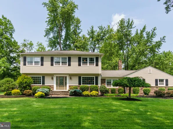 66 Sleepy Hollow Ln, Belle Mead, NJ 08502