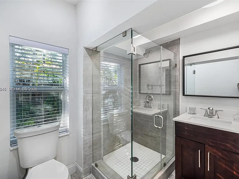 1946 SW 20th St #1946 — Photo 23