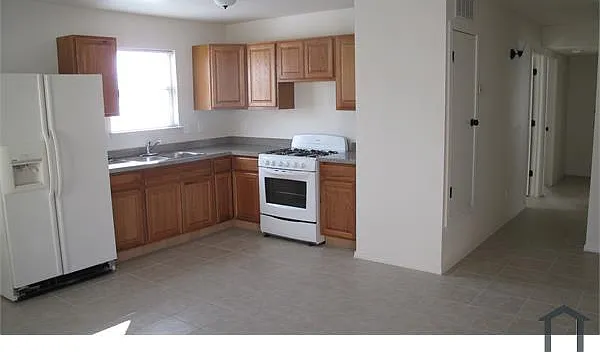 3 bed, 1000 sqft, $1,350 — Photo 4