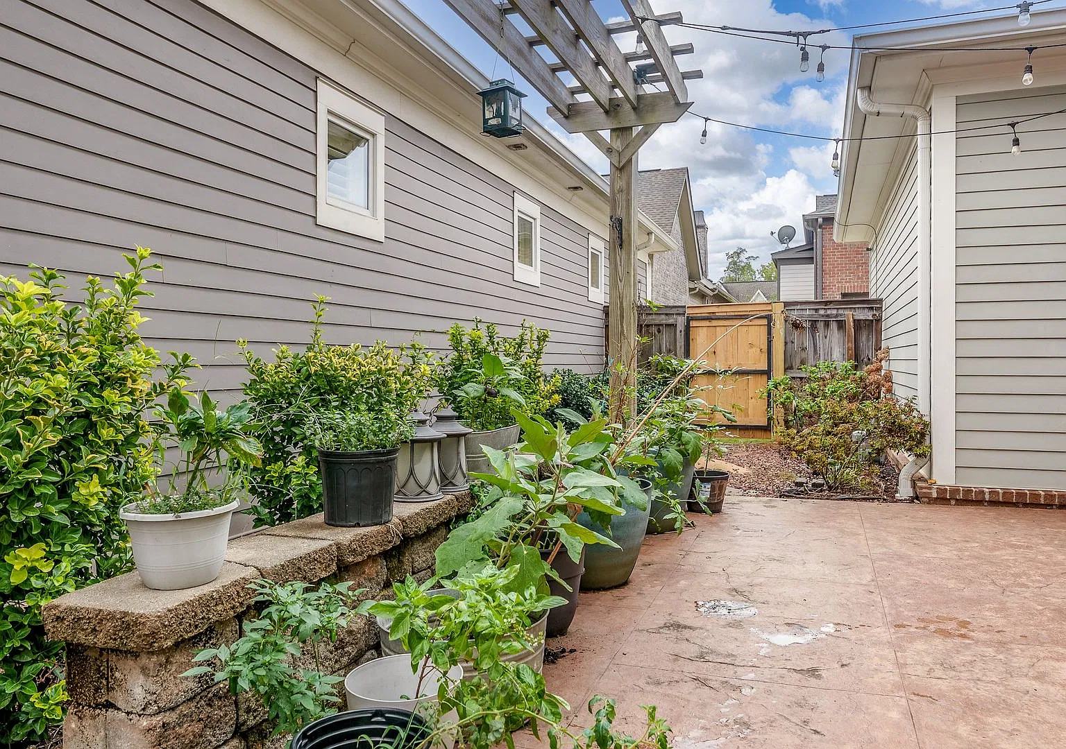 4 bedroom home located in The Townes of North River — Photo 3