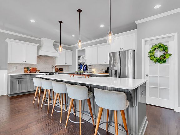 3rd image of 2753 Cloister Ln