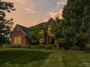490 Canberra Ct, Saline, MI