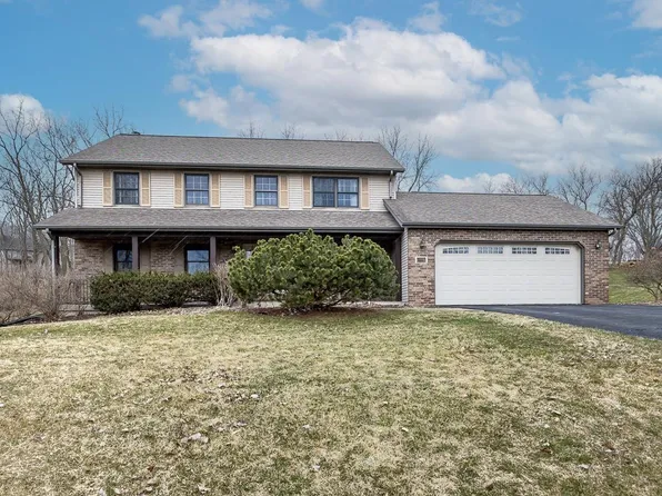 11281 Woodview Dr, Dubuque, IA 52003