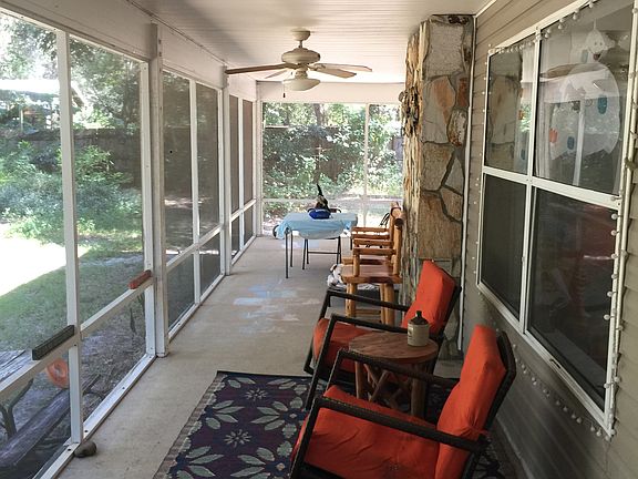 Screened in porch