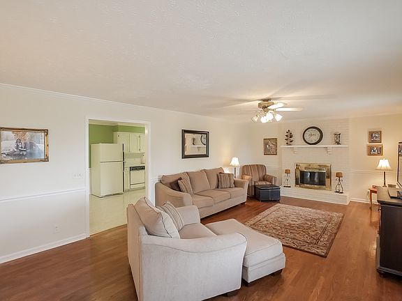 2nd image of 1130 Adam Dr