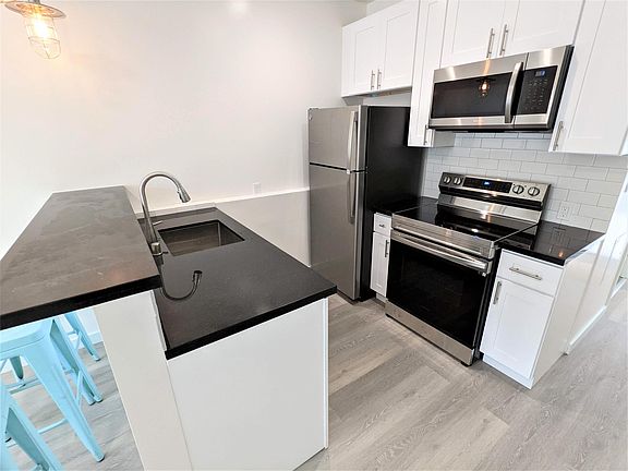 3rd image of 211 Cornwall St #A