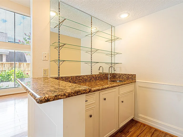 2306 Potomac Dr #B — Photo 8
