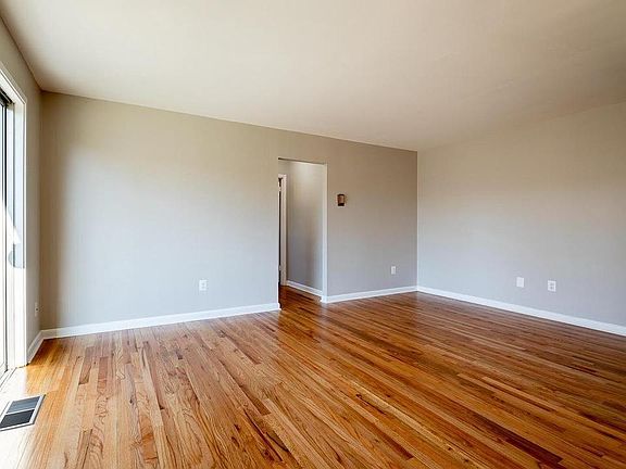 5th image of 10512 Weymouth St APT 201