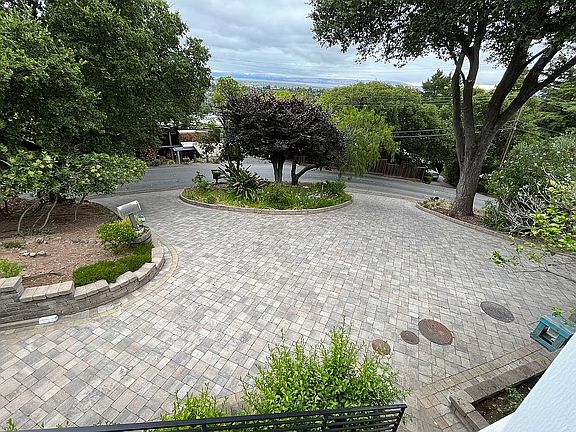 3rd image of 415 Palomar Dr