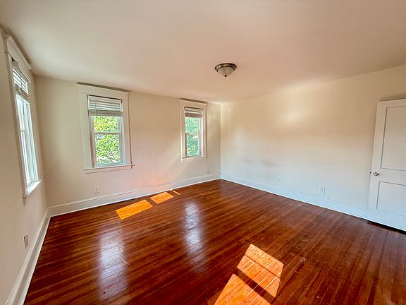 4th image of 2711 Halcyon Ave #2