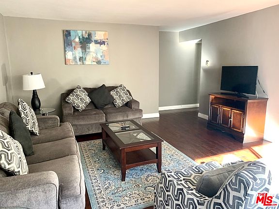 4th image of 743 N Sweetzer Ave APT 102
