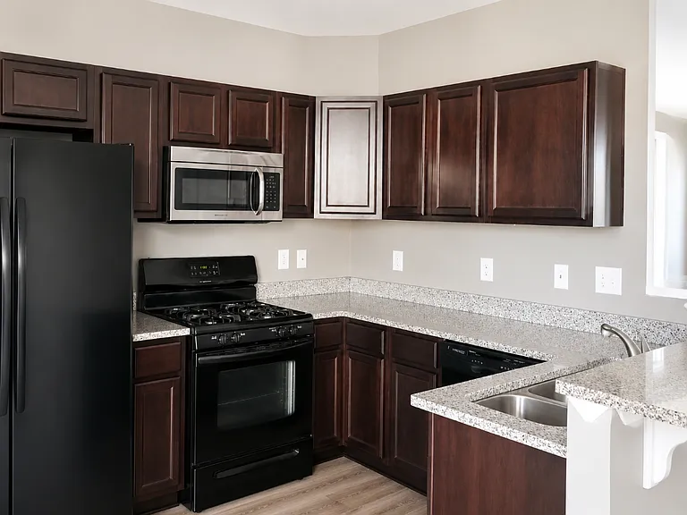 1714 Heights Cir NW — Photo 9