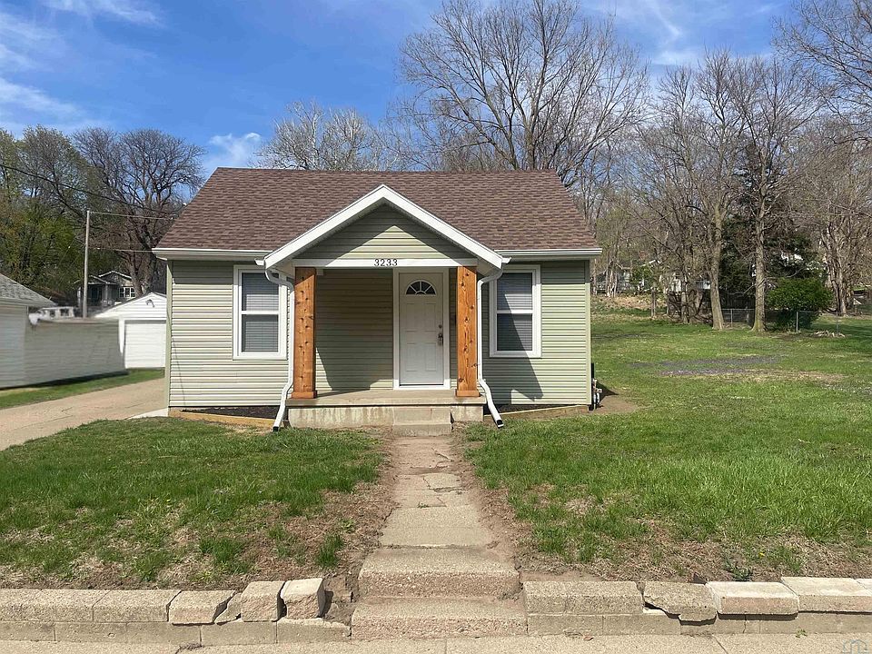 1st image of 3233 Park View Blvd