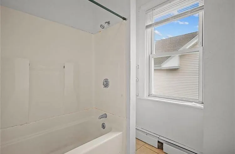 7 bed, 1595 sqft, $700 — Photo 3