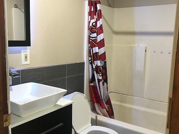 5th image of 19 Sumner St APT 1
