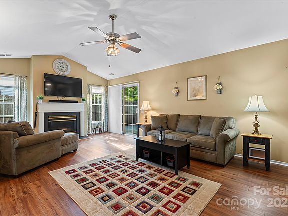 4th image of 2043 Mallard Woods Pl
