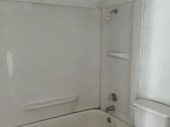 5th image of 2328 N 32nd St Unit 1