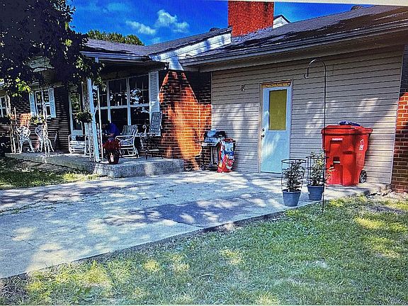 2nd image of 565 Keavy Rd