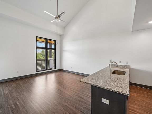 5th image of 922 23rd Ave E #77684405A