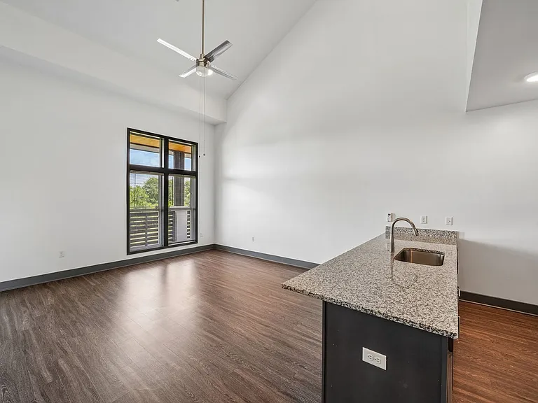 St. Thomas Flats — Photo 5