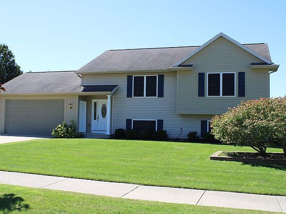 3rd image of 995 Sunset Hills Ct NW