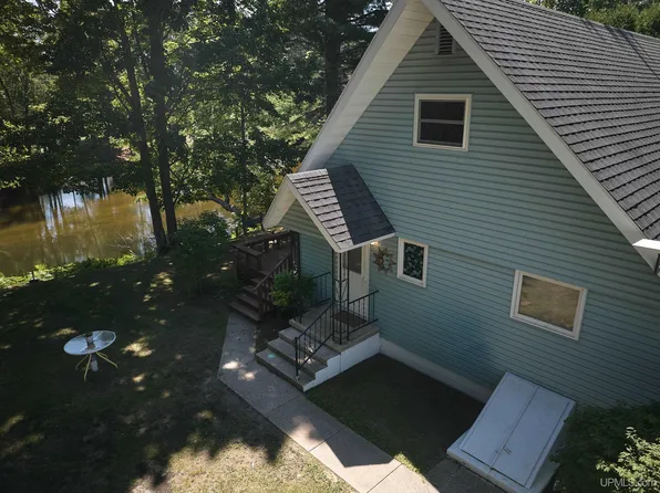 7629W Rivers Bend Dr, Manistique, MI 49854