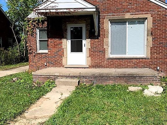 5th image of 196 W Brentwood St