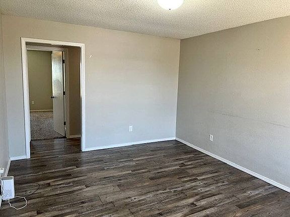 4th image of 825 S 38th St