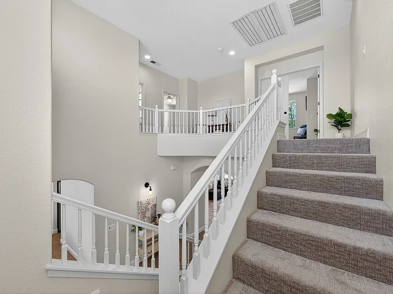 1736 N Holly Ave — Photo 23