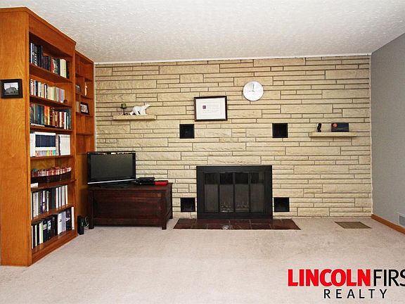 3rd image of 825 N 59th St