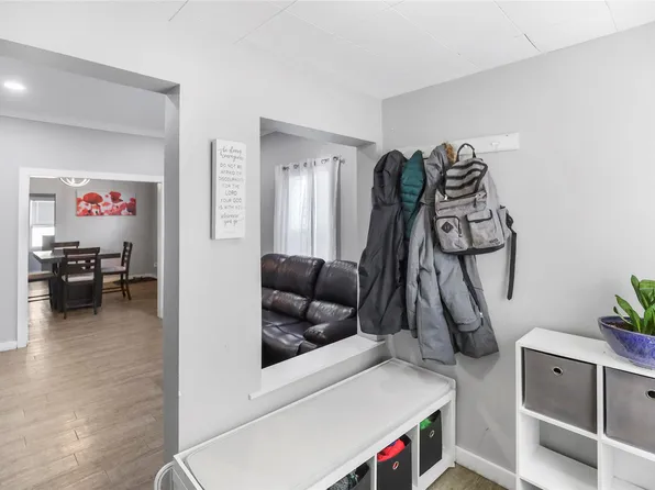 2242 Lyon St, Des Moines, IA 50317