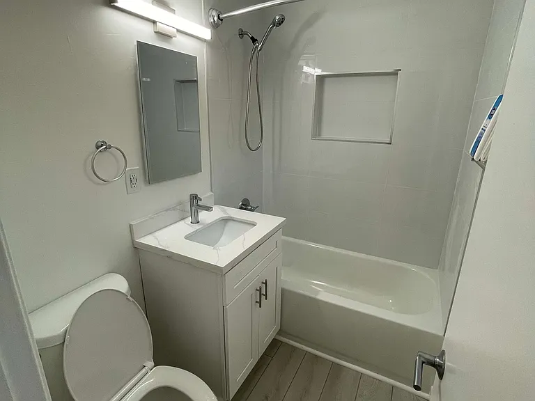 Navy Street Apartments — Photo 12