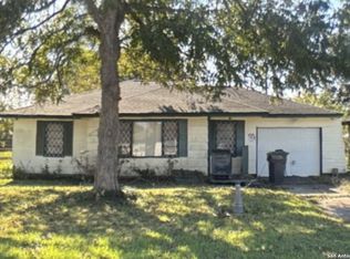 2079 Perry Ave, Groves, TX 77619