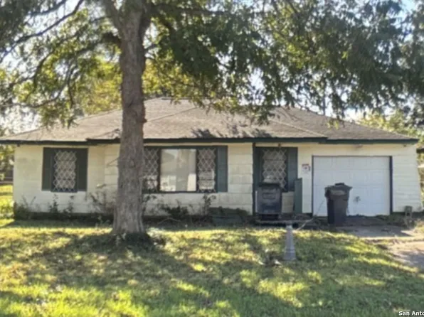 2079 Perry Avemue, Groves, TX 77619