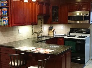 425 Willowbrook Dr, North Brunswick, NJ 08902