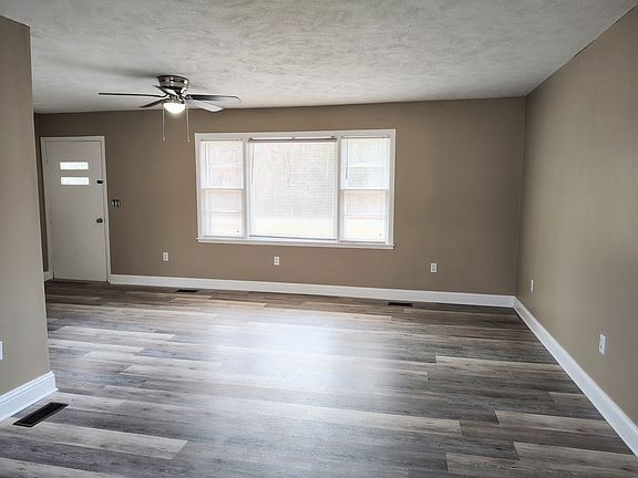 3rd image of 1603 Dogwood Acres Dr