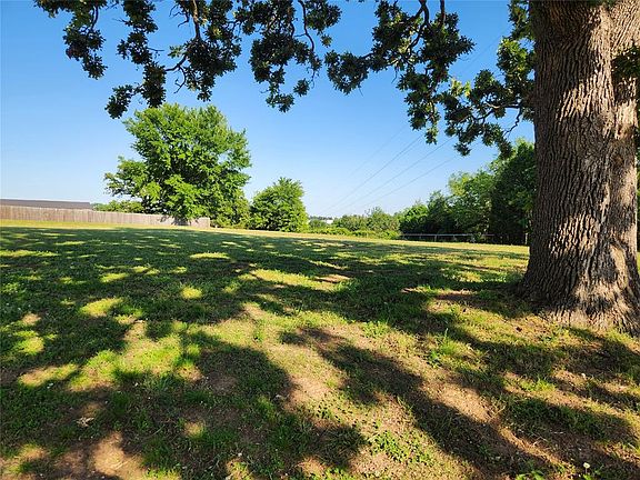 4th image of 13 Whippoorwill Ave #13