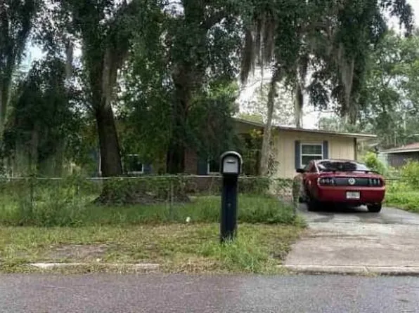 1102 Walnut St, Green Cove Springs, FL 32043