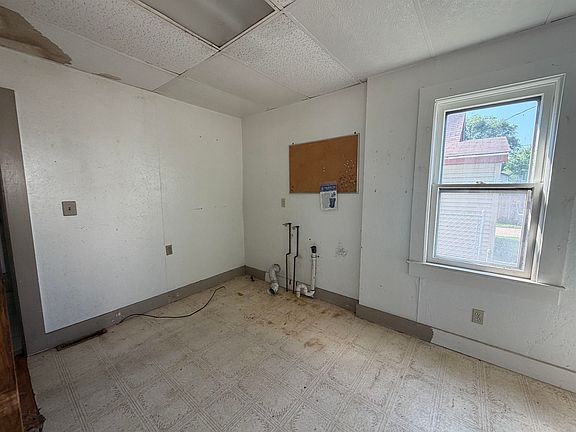 4th image of 611 Litchfield St