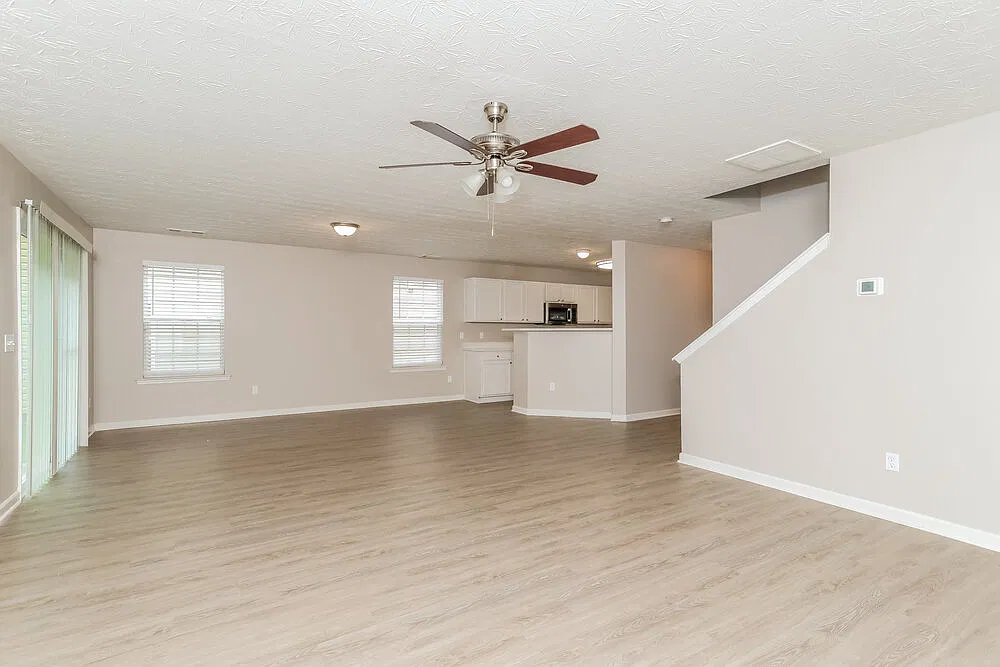 3 bed, 2.5 bath, 1964 sqft, $2,185 — Photo 4