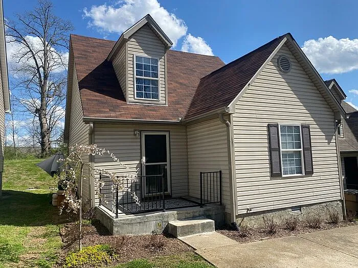 1007 Brittany Park Dr — Photo 1