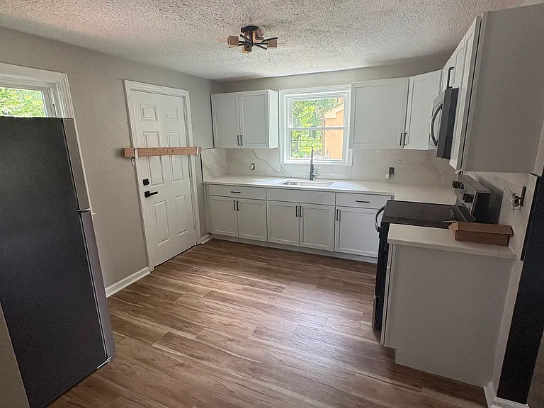 3300 E Meyer Blvd — Photo 10