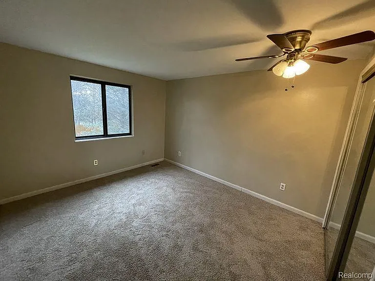 8484 Pepper Ridge Dr — Photo 8