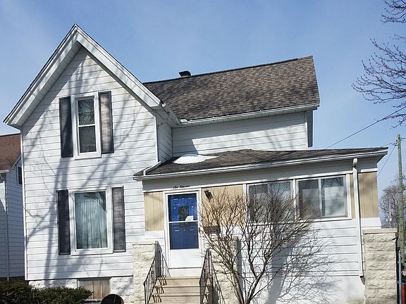 2nd image of 611 N Linn St